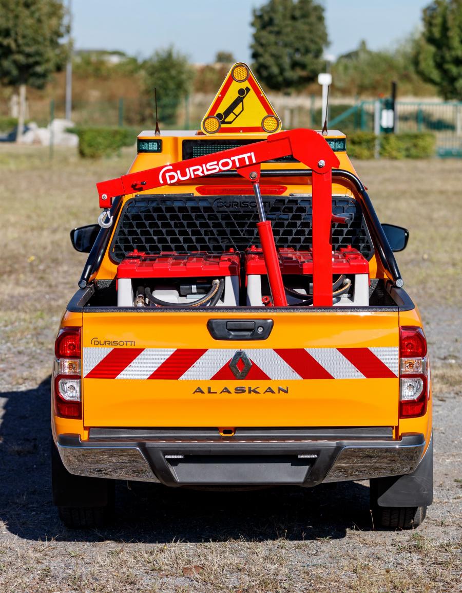  Renault Alaskan Road Safety Patrol by Durisotti 2016 года  (фото 9 из 22)